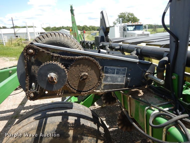 image for item DF5262 2004 John Deere 1780 no-till planter