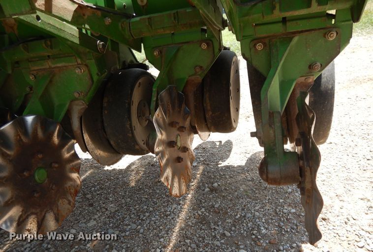 image for item DF5262 2004 John Deere 1780 no-till planter