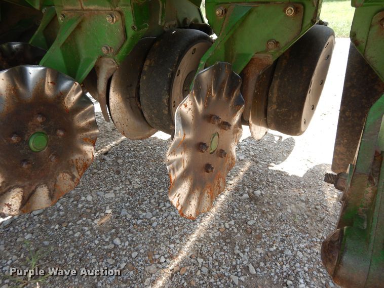 image for item DF5262 2004 John Deere 1780 no-till planter