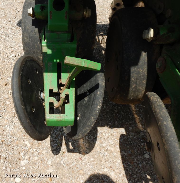 image for item DF5262 2004 John Deere 1780 no-till planter