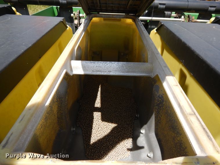 image for item DF5262 2004 John Deere 1780 no-till planter