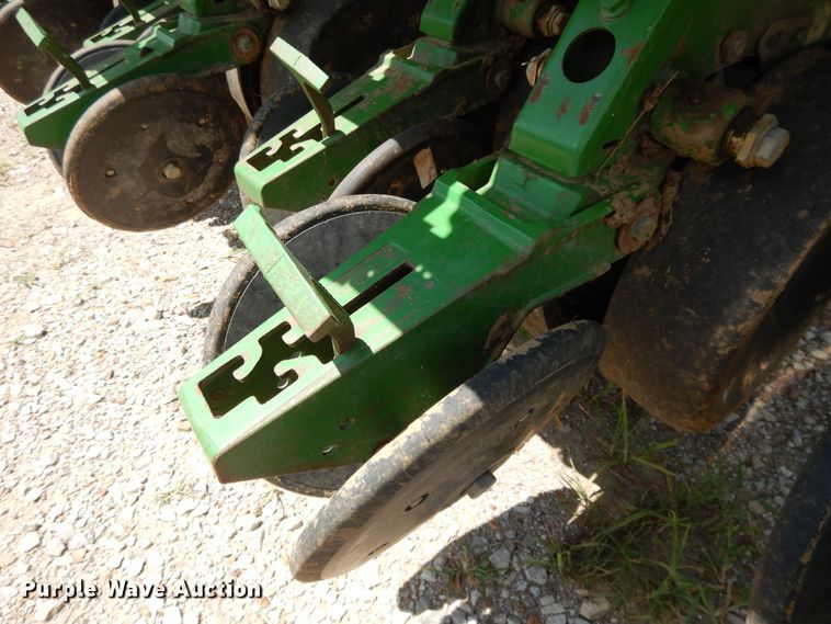 image for item DF5262 2004 John Deere 1780 no-till planter
