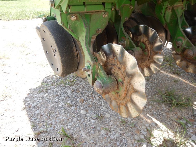 image for item DF5262 2004 John Deere 1780 no-till planter