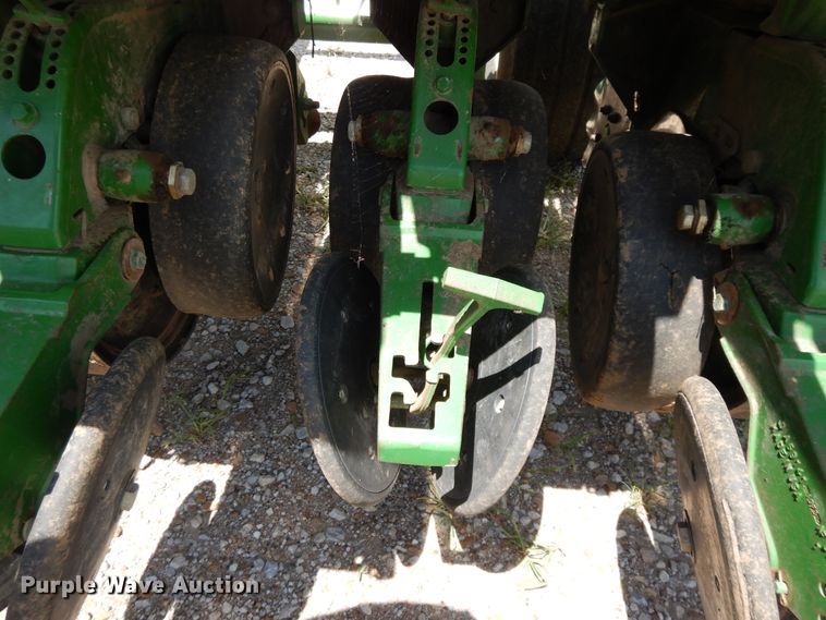 image for item DF5262 2004 John Deere 1780 no-till planter