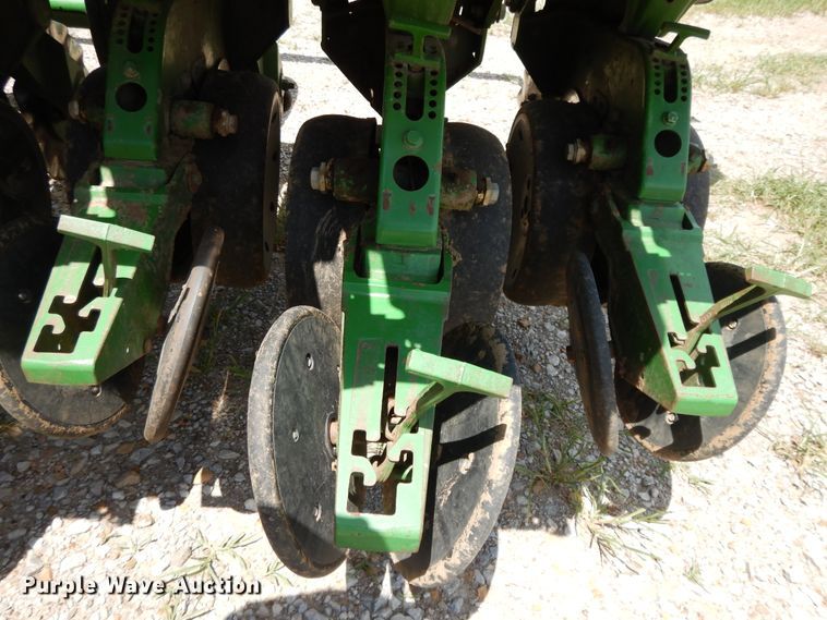 image for item DF5262 2004 John Deere 1780 no-till planter