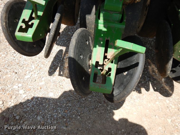 image for item DF5262 2004 John Deere 1780 no-till planter