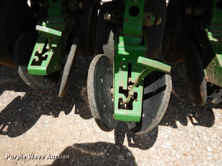 image for item DF5262 2004 John Deere 1780 no-till planter