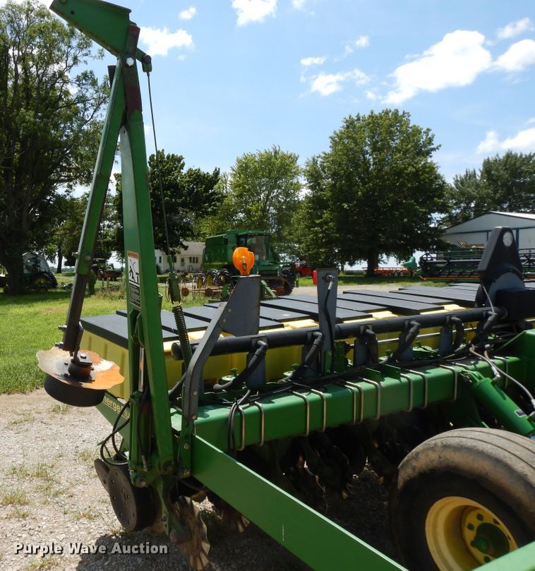 image for item DF5262 2004 John Deere 1780 no-till planter
