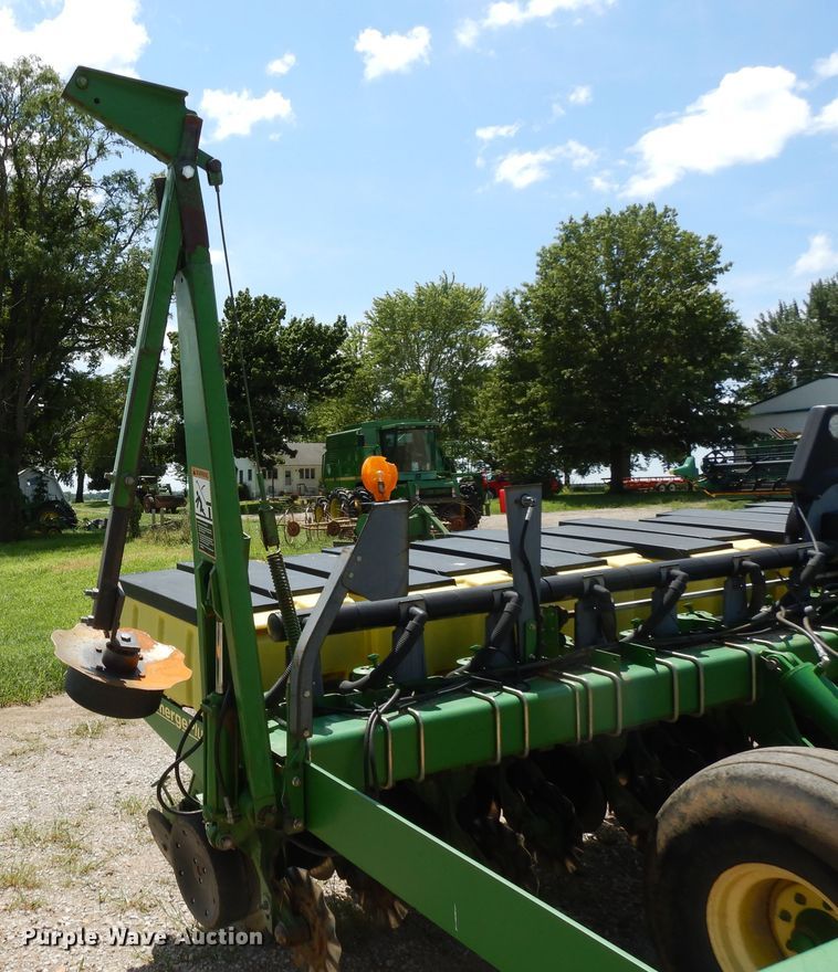 image for item DF5262 2004 John Deere 1780 no-till planter