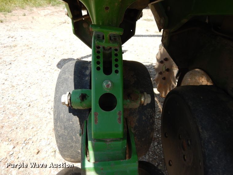 image for item DF5262 2004 John Deere 1780 no-till planter