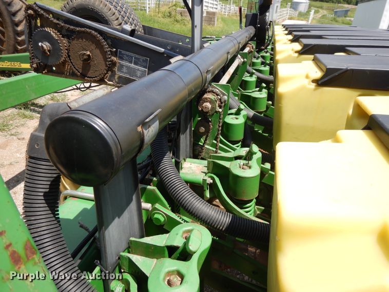 image for item DF5262 2004 John Deere 1780 no-till planter