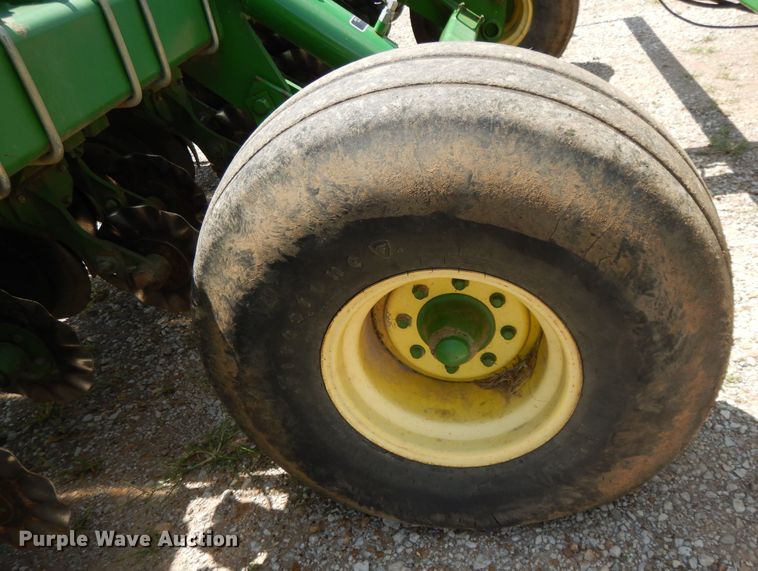 image for item DF5262 2004 John Deere 1780 no-till planter