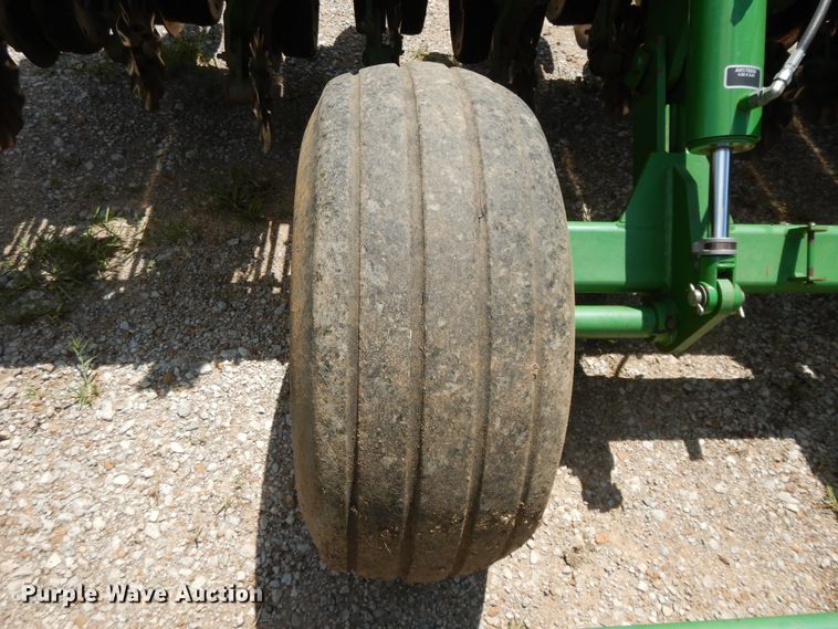 image for item DF5262 2004 John Deere 1780 no-till planter