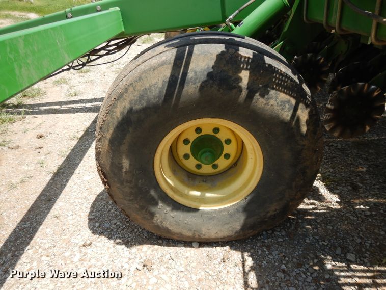 image for item DF5262 2004 John Deere 1780 no-till planter