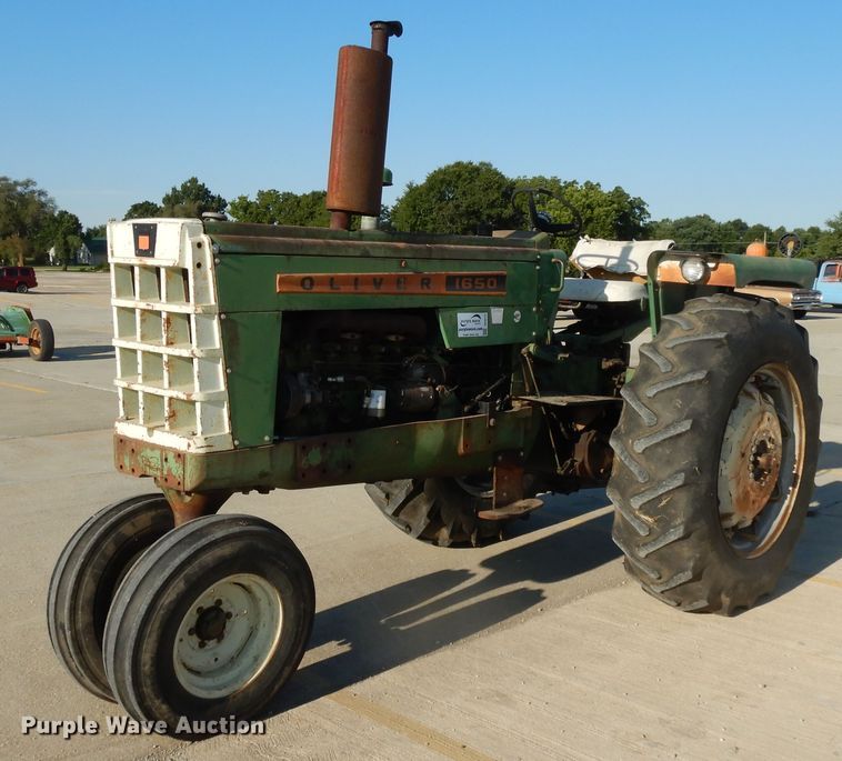 image for item DF5272 1966 Oliver 1650  tractor