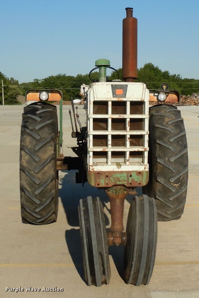 image for item DF5272 1966 Oliver 1650  tractor