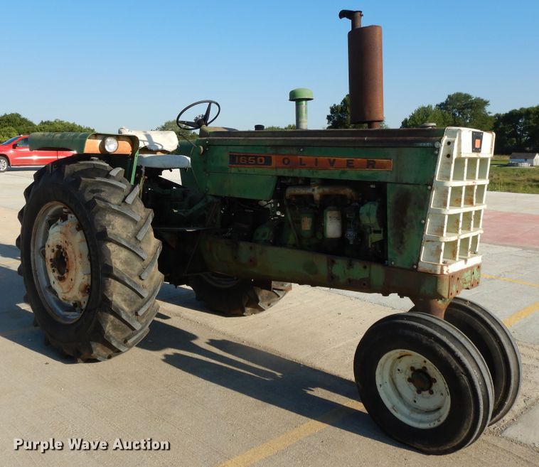 image for item DF5272 1966 Oliver 1650  tractor