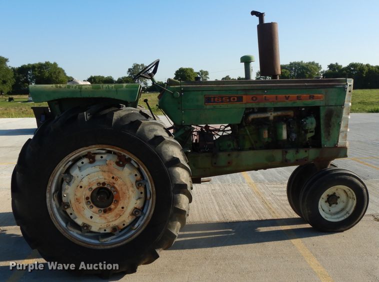 image for item DF5272 1966 Oliver 1650  tractor