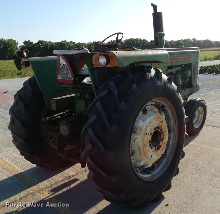 image for item DF5272 1966 Oliver 1650  tractor