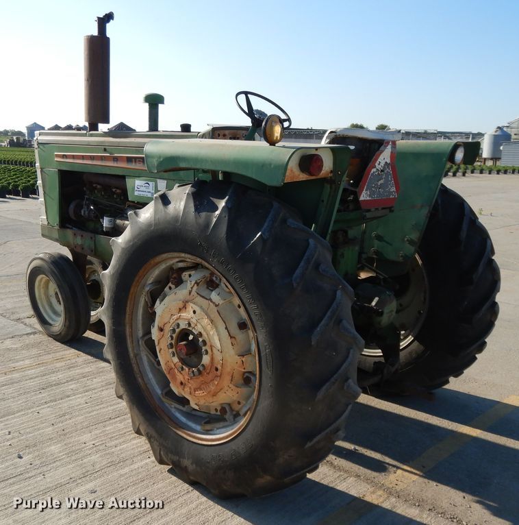 image for item DF5272 1966 Oliver 1650  tractor