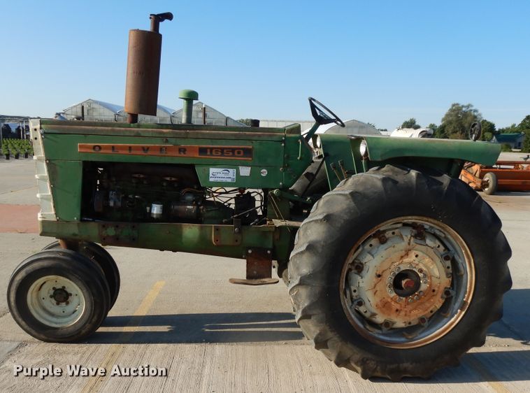 image for item DF5272 1966 Oliver 1650  tractor