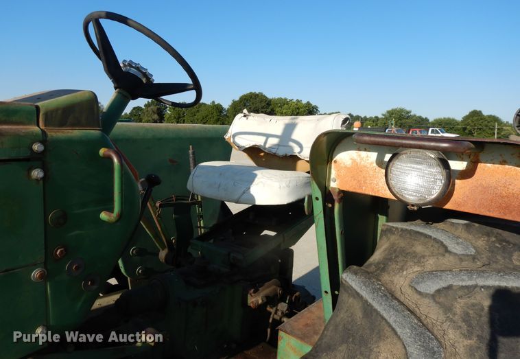 image for item DF5272 1966 Oliver 1650  tractor