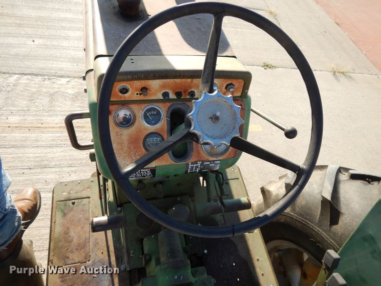 image for item DF5272 1966 Oliver 1650  tractor