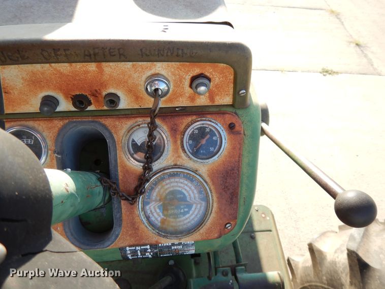 image for item DF5272 1966 Oliver 1650  tractor