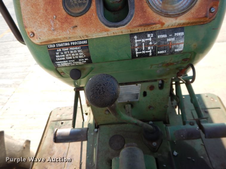 image for item DF5272 1966 Oliver 1650  tractor