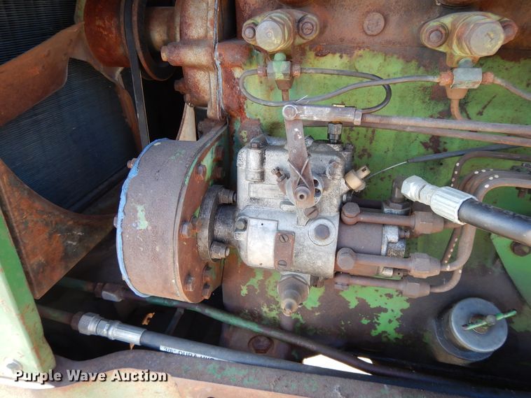 image for item DF5272 1966 Oliver 1650  tractor