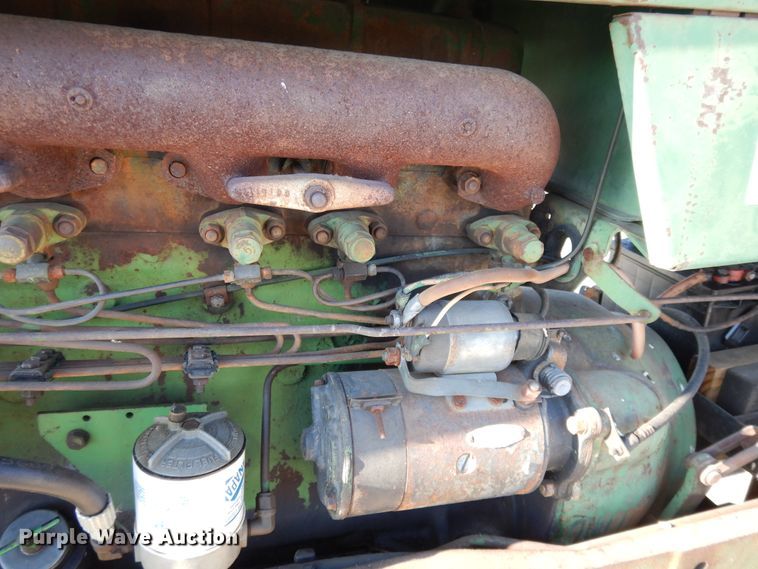 image for item DF5272 1966 Oliver 1650  tractor