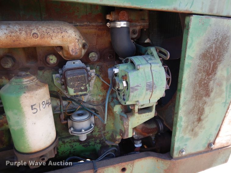 image for item DF5272 1966 Oliver 1650  tractor