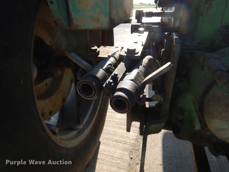 image for item DF5272 1966 Oliver 1650  tractor