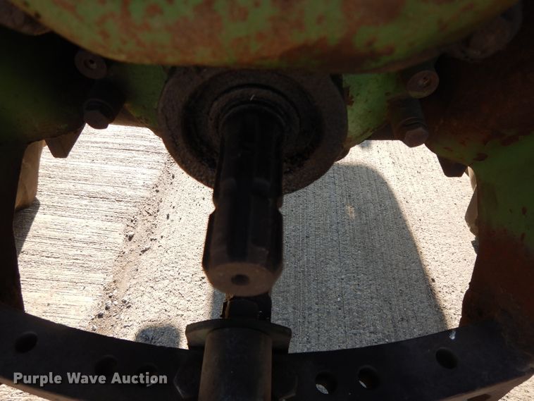 image for item DF5272 1966 Oliver 1650  tractor