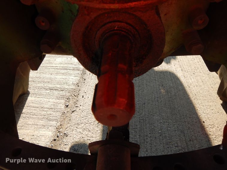 image for item DF5272 1966 Oliver 1650  tractor