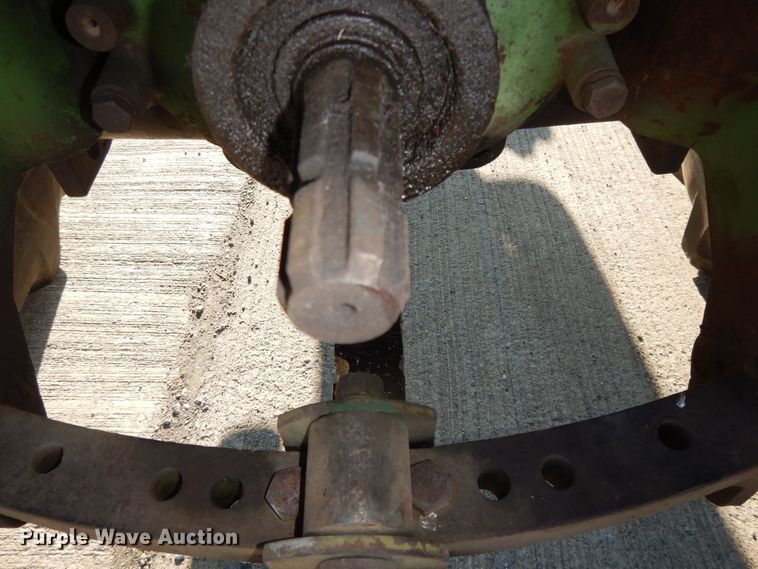 image for item DF5272 1966 Oliver 1650  tractor