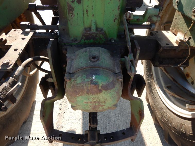 image for item DF5272 1966 Oliver 1650  tractor