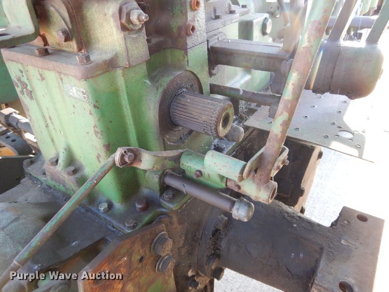 image for item DF5272 1966 Oliver 1650  tractor