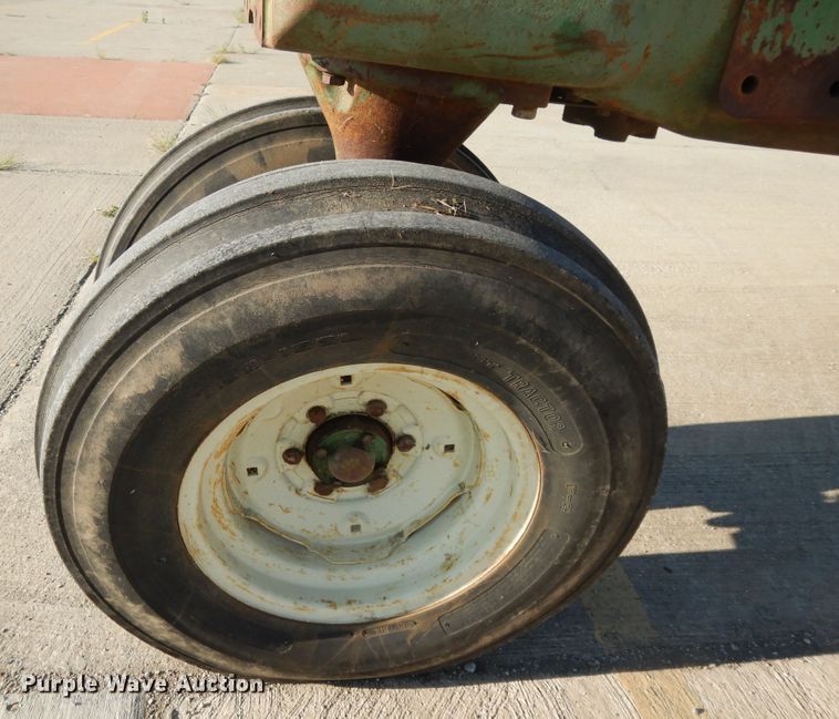 image for item DF5272 1966 Oliver 1650  tractor