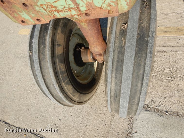 image for item DF5272 1966 Oliver 1650  tractor