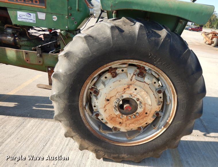 image for item DF5272 1966 Oliver 1650  tractor