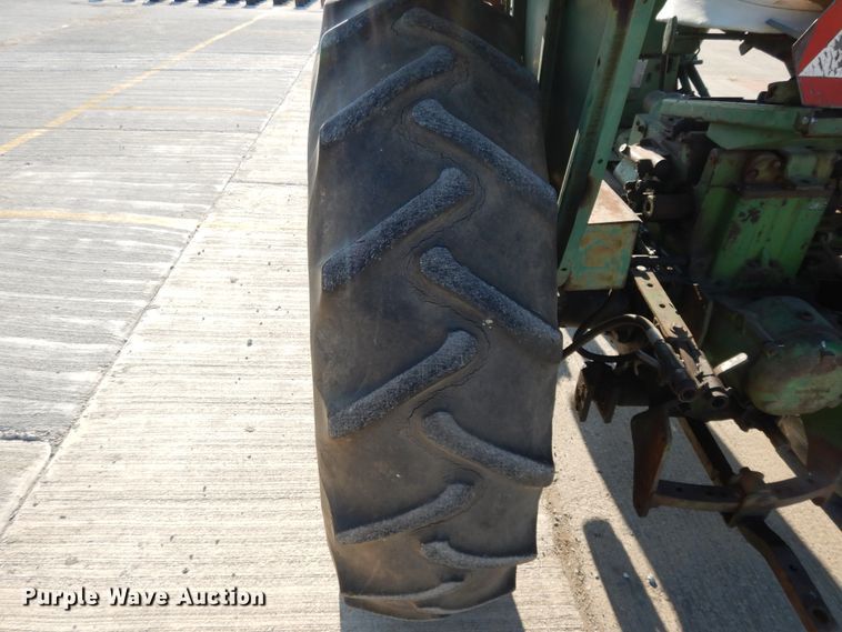 image for item DF5272 1966 Oliver 1650  tractor