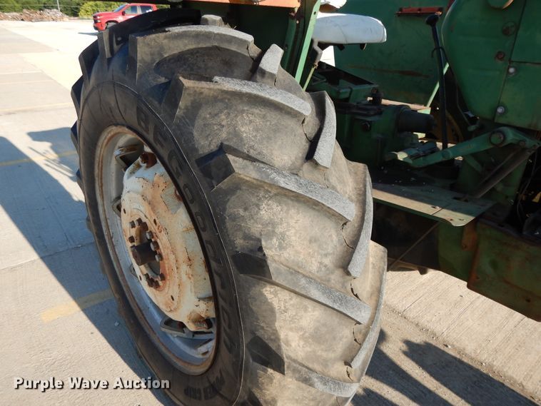 image for item DF5272 1966 Oliver 1650  tractor