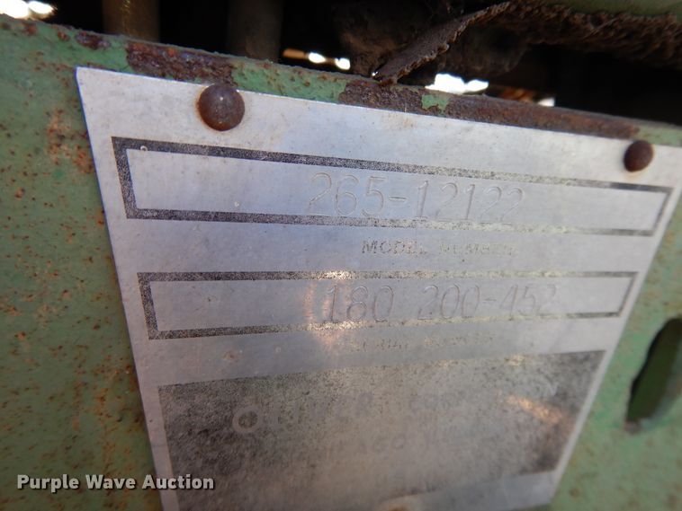 image for item DF5272 1966 Oliver 1650  tractor