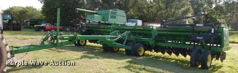 image for item DF5280 John Deere 455 grain drill