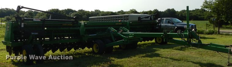 image for item DF5280 John Deere 455 grain drill