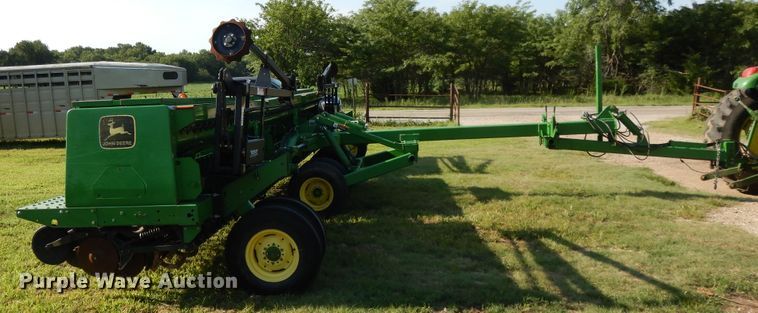 image for item DF5280 John Deere 455 grain drill