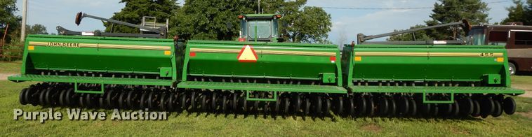 image for item DF5280 John Deere 455 grain drill