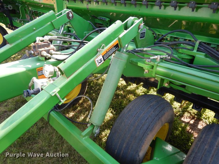 image for item DF5280 John Deere 455 grain drill