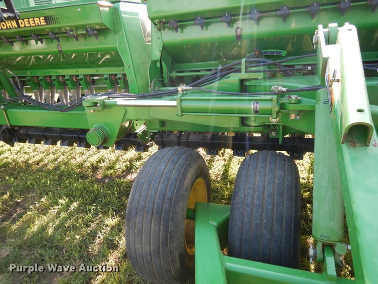 image for item DF5280 John Deere 455 grain drill